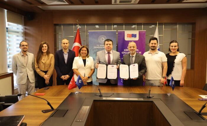 Dijital-Tasarim-ve-Uygulama-Odakli-Sosyal-Girisimcilik-Merkezi-HKUde-Aciliyor1-1536x1025 Dijital-Tasarim-ve-Uygulama-Odakli-Sosyal-Girisimcilik-Merkezi-HKUde-Aciliyor1-1536x1025