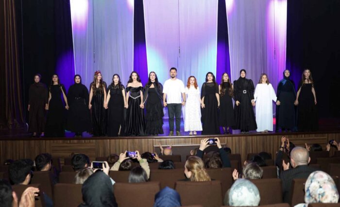 Shakespearein-Insanlari-Hasan-Kalyoncu-Universitesinde-Sahnelendi1-scaled